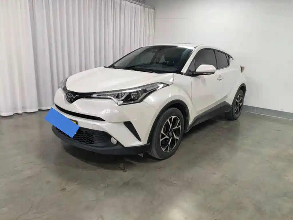 Toyota C-HR 2021 — фото 1