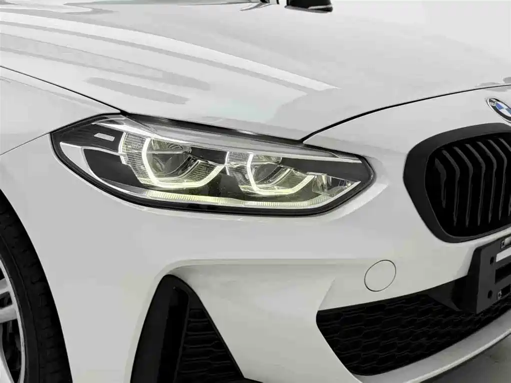 BMW 1 Series 2021 — фото 10
