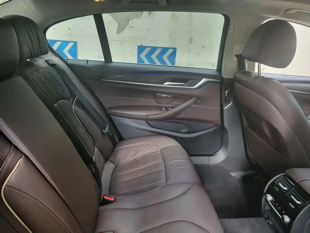 BMW 5 Series New Energy 2019 — фото 15