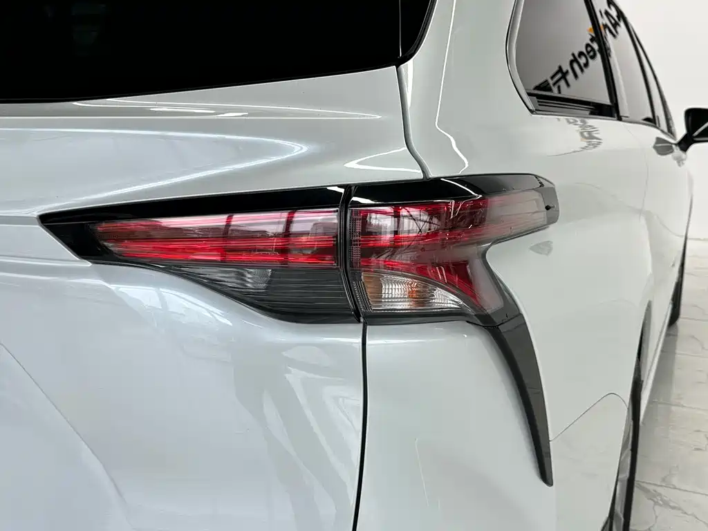 Toyota Sienna 2023 — фото 26