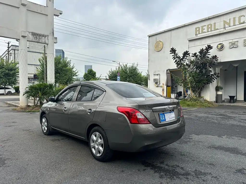 Nissan Sunny 2013
