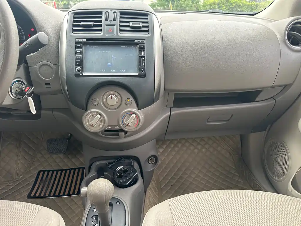 Nissan Sunny 2013 — фото 18