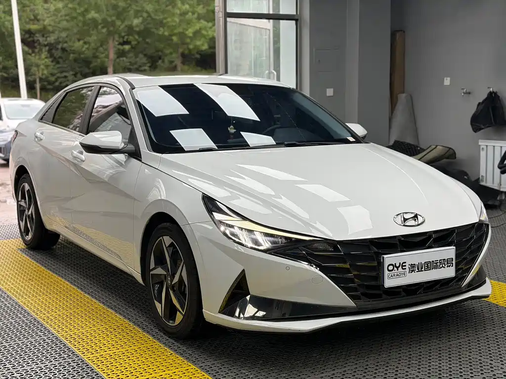 Hyundai Elantra 2022 — фото 3