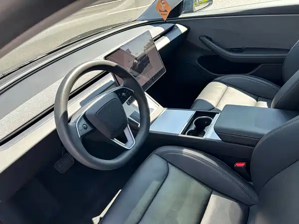 Tesla Model 3 2025