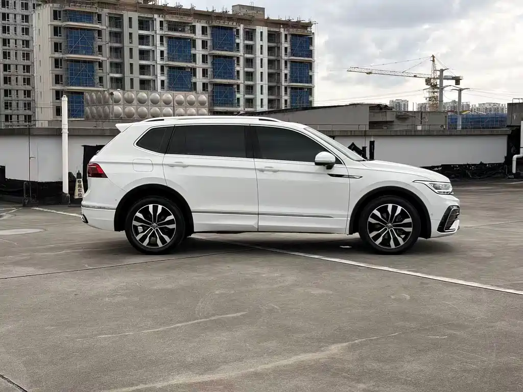 Volkswagen Tiguan L 2024 — фото 4