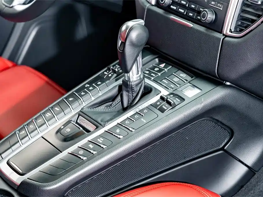 Porsche Macan 2018 — фото 17