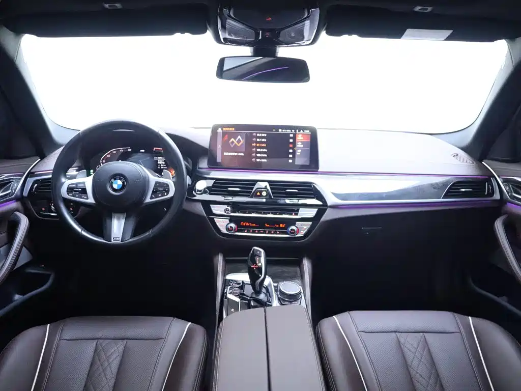 BMW 5 Series 2021 — фото 13