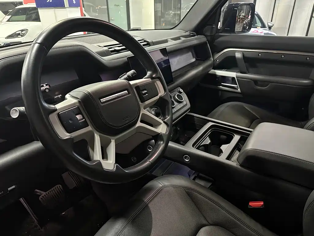 Land Rover Defender 2023 — фото 14
