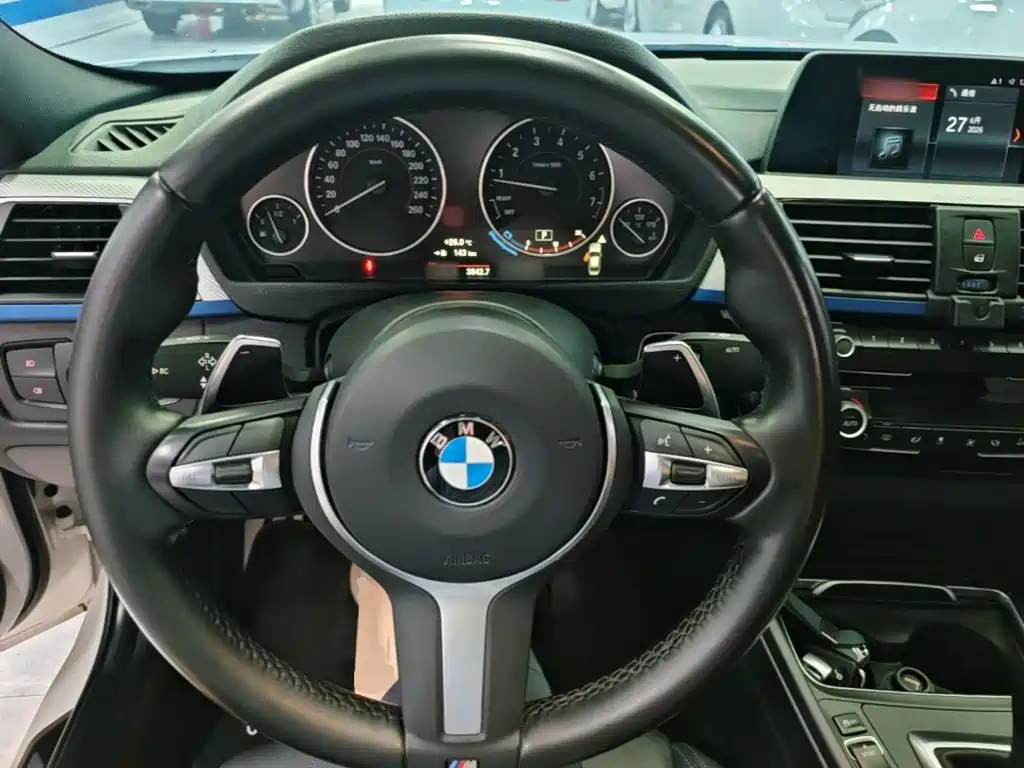 BMW 3 Series 2018 — фото 11