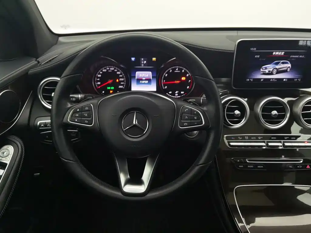 Mercedes-Benz GLC 2017 — фото 11