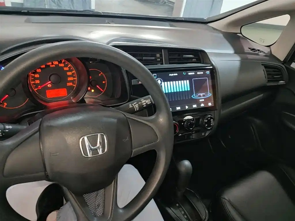 Honda Fit 2018 — фото 10