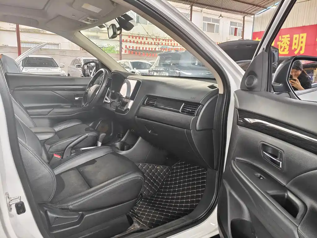 Mitsubishi Outlander 2016