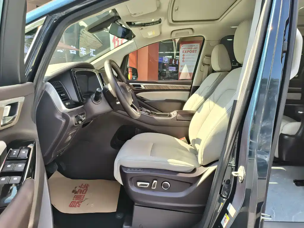 GAC Motor Trumpchi M8 2021 — фото 8