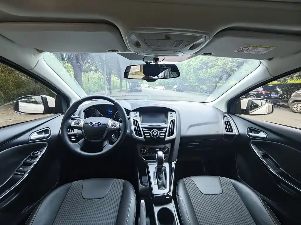 Ford Focus 2015 — фото 8
