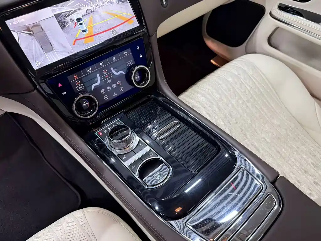 Jaguar XJ 2015 — фото 20
