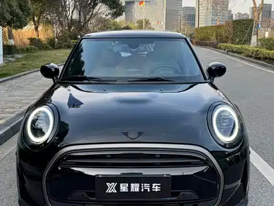 MINI MINI 2023