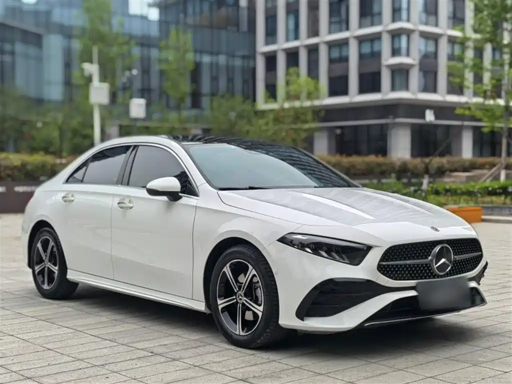 Mercedes-Benz A-Class 2024 — фото 7