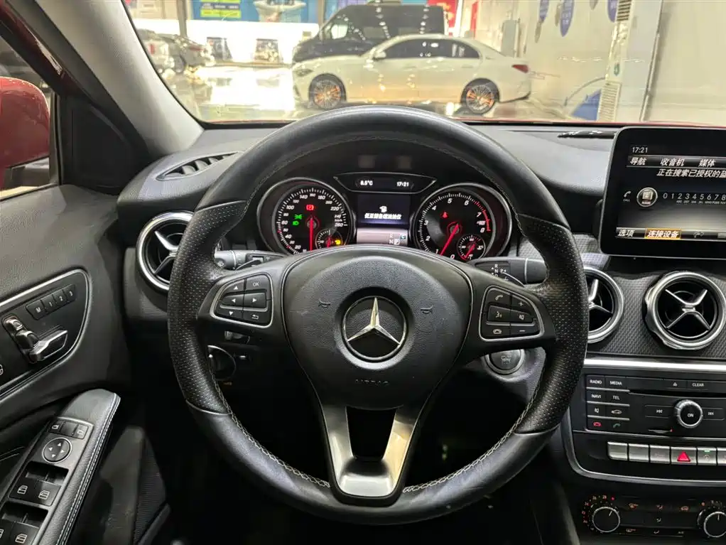 Mercedes-Benz GLA 2017 — фото 11