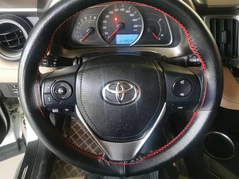 Toyota RAV4 2015 — фото 15