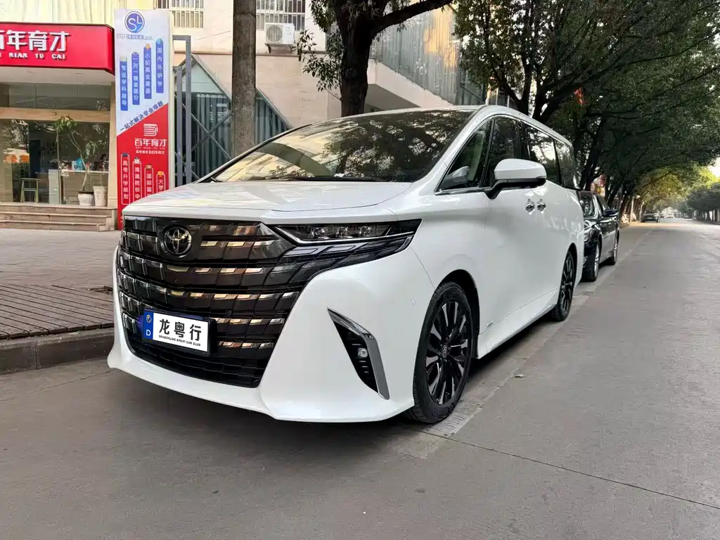 Toyota Alphard 2025 — фото 1