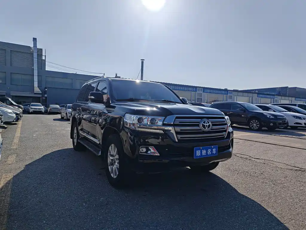Toyota Land Cruiser 2018 — фото 3