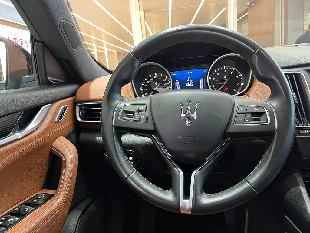 Maserati Levante 2019 — фото 14