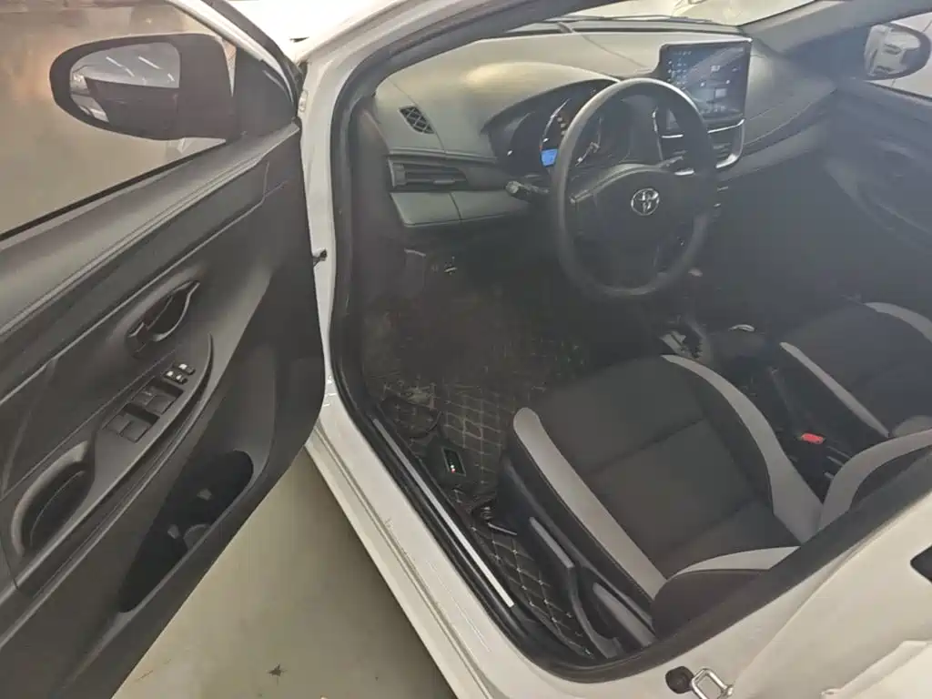 Toyota Yaris L 2020 — фото 16
