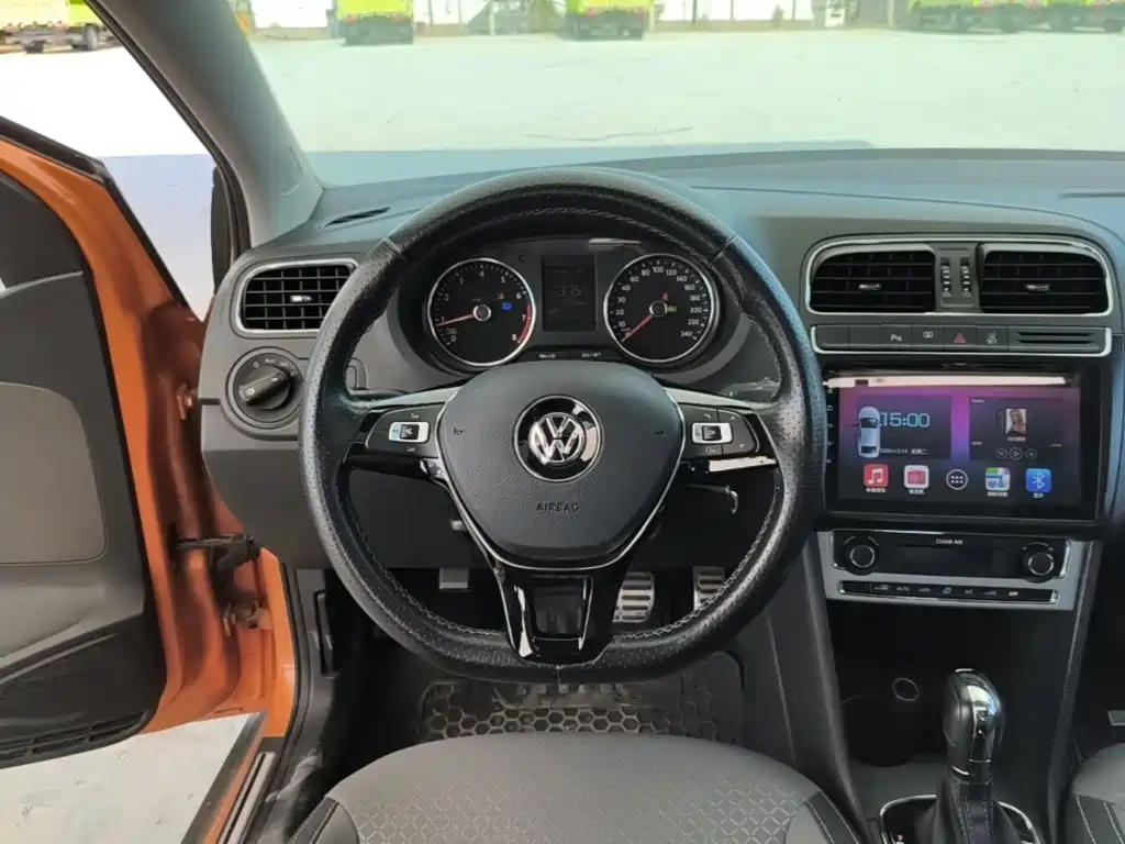 Volkswagen Polo 2017 — фото 11