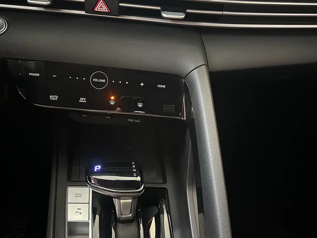 Hyundai Elantra 2023 — фото 16