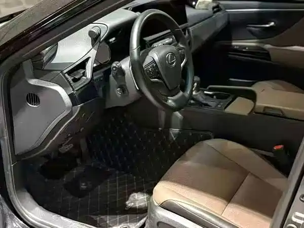 Lexus ES 2023