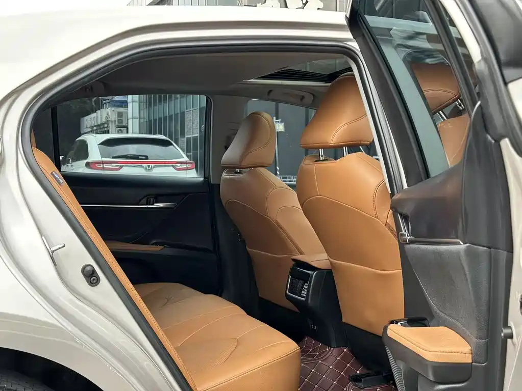 Toyota Camry 2021 — фото 12