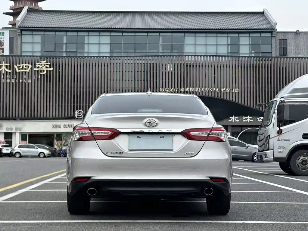 Toyota Camry 2021 — фото 15