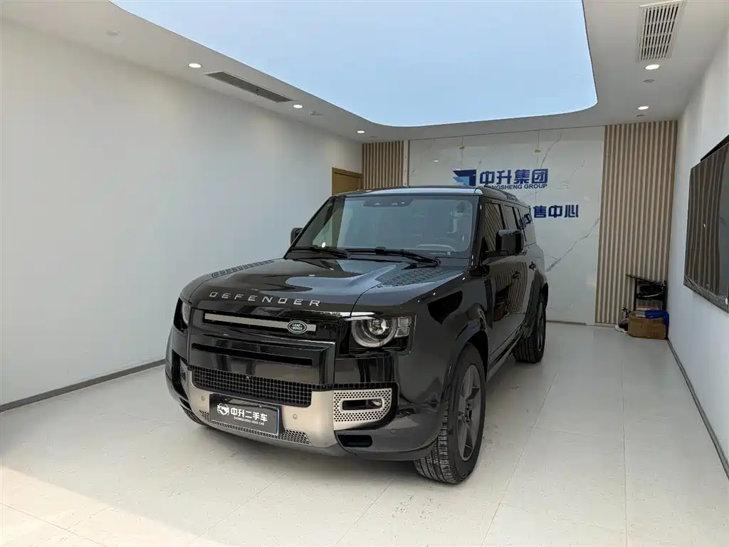 Land Rover Defender 2025