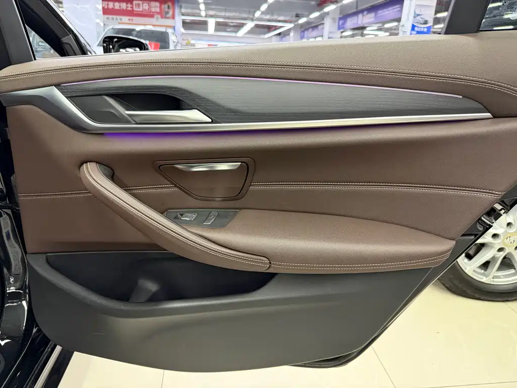 BMW 5 Series 2021 — фото 19
