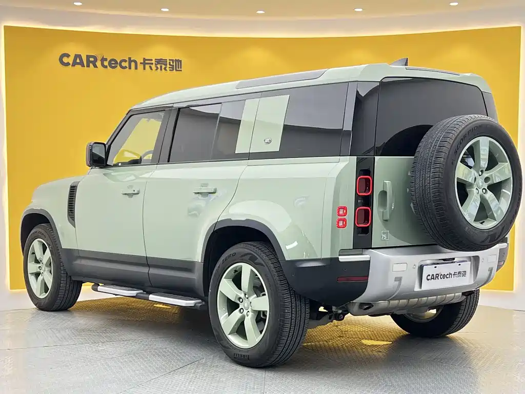Land Rover Defender 2023 — фото 33
