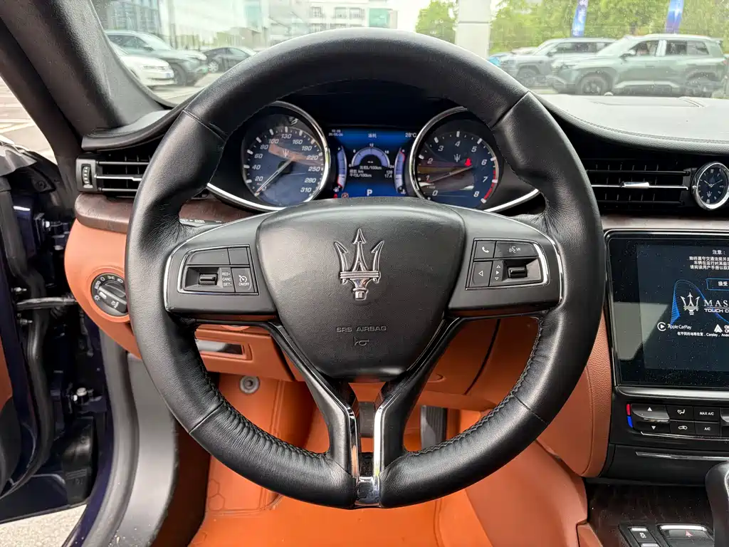 Maserati Quattroporte 2016 — фото 15