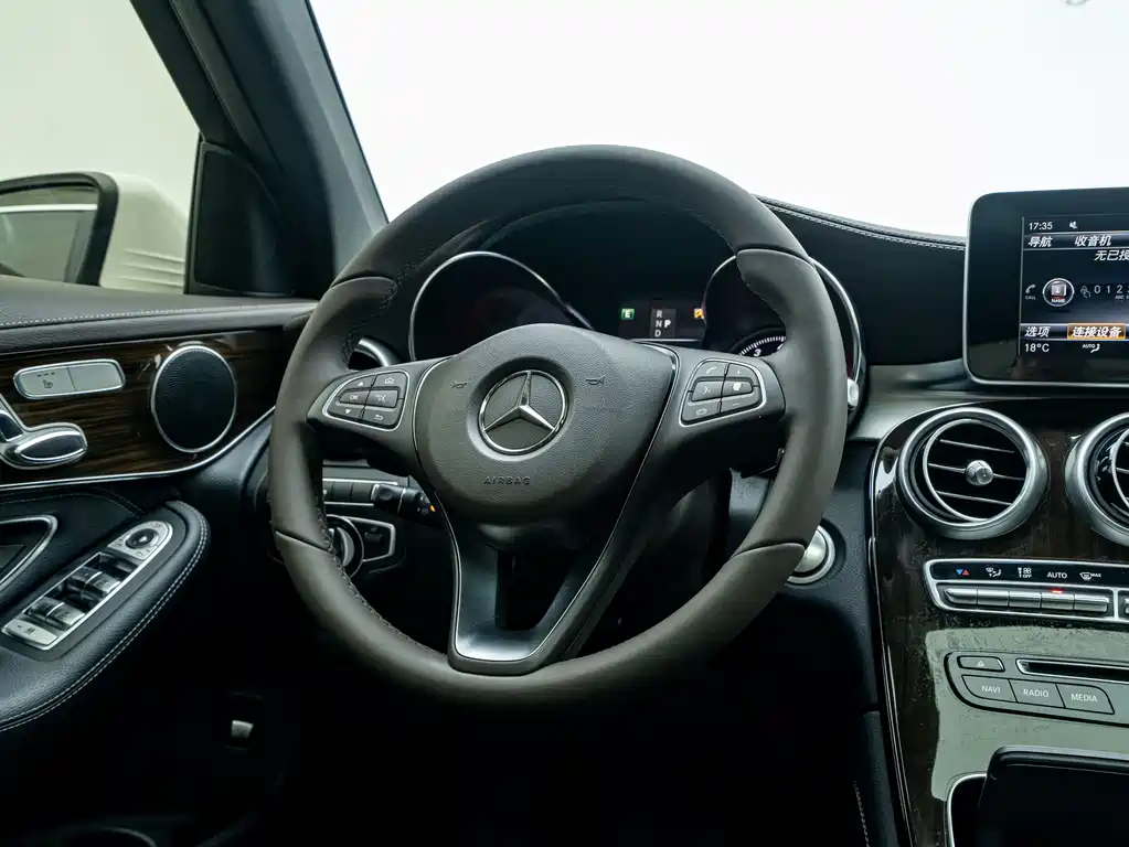 Mercedes-Benz GLC 2018 — фото 18