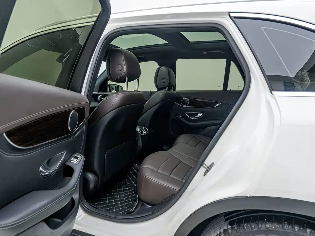 Mercedes-Benz GLC 2018 — фото 20