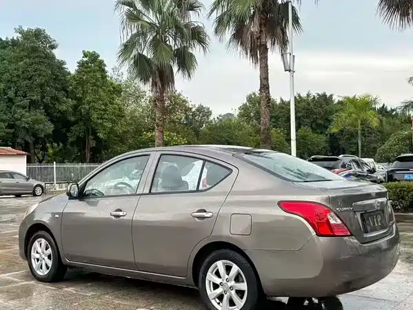 Nissan Sunny 2011