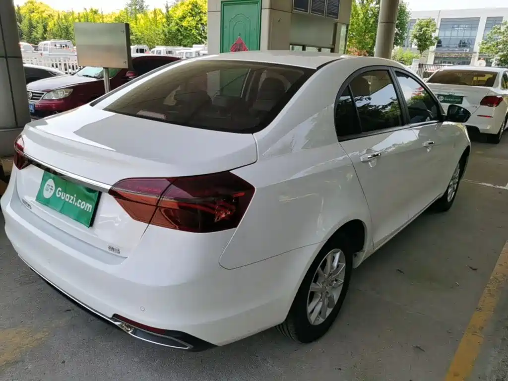 Geely Emgrand 2021
