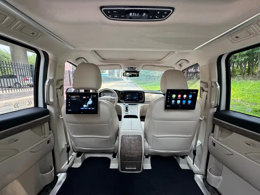 GAC Motor Trumpchi M8 2022 — фото 10