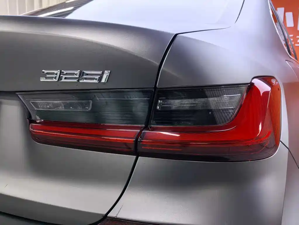 BMW 3 Series 2019 — фото 11