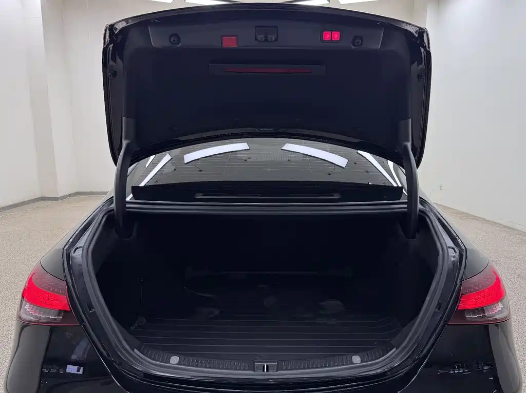 Mercedes-Benz E-Class 2022 — фото 30