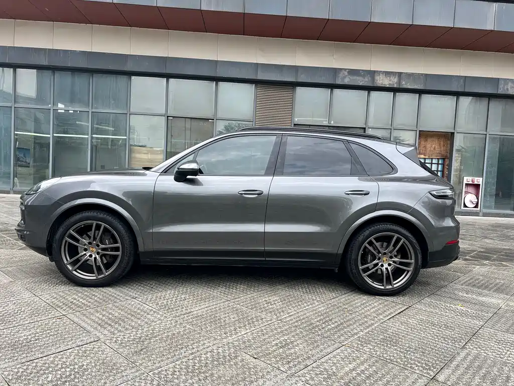 Porsche Cayenne 2021