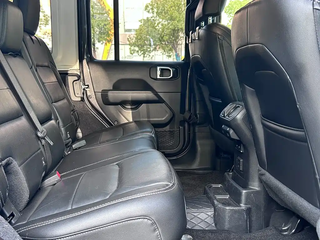 Jeep Wrangler 2021 — фото 14