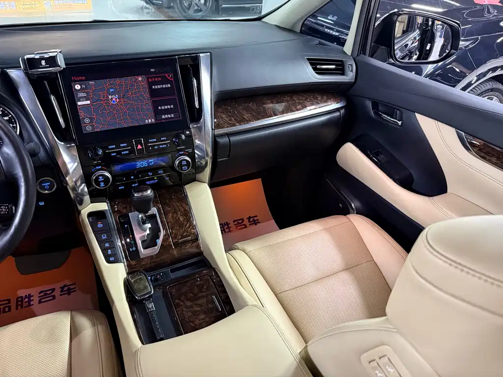 Toyota Alphard 2022 — фото 13