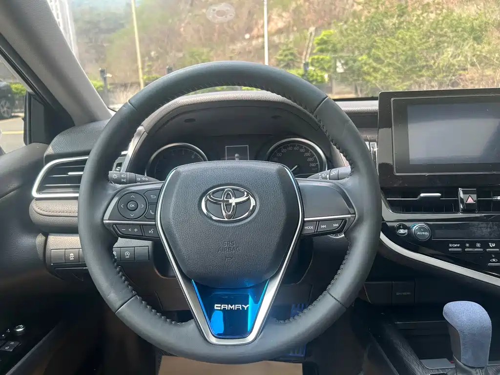 Toyota Camry 2022 — фото 10