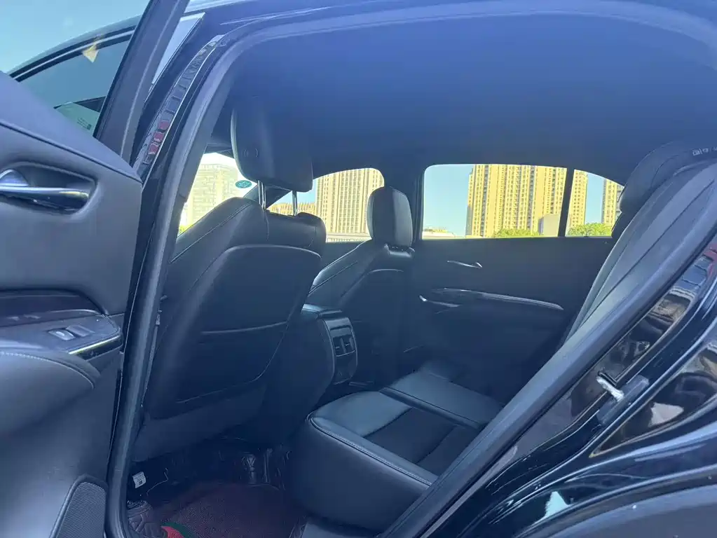 Cadillac XT4 2019 — фото 10