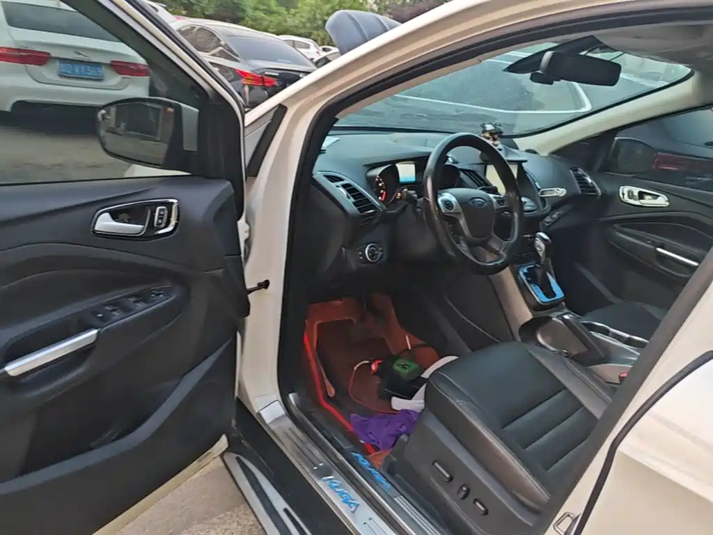 Ford Kuga 2016 — фото 16
