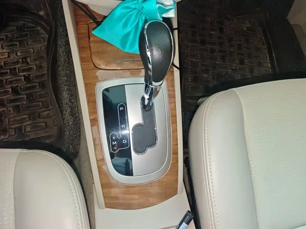 Buick Excelle 2015 — фото 15